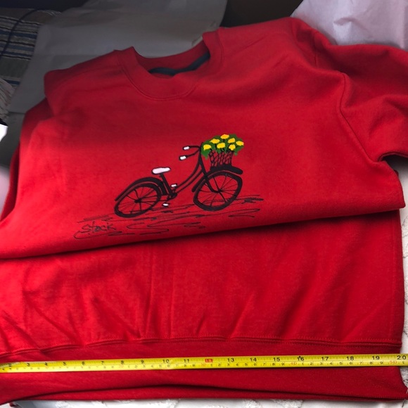 Sweatshirt TOP, NWT Female Design cut full - Picture 6 of 8